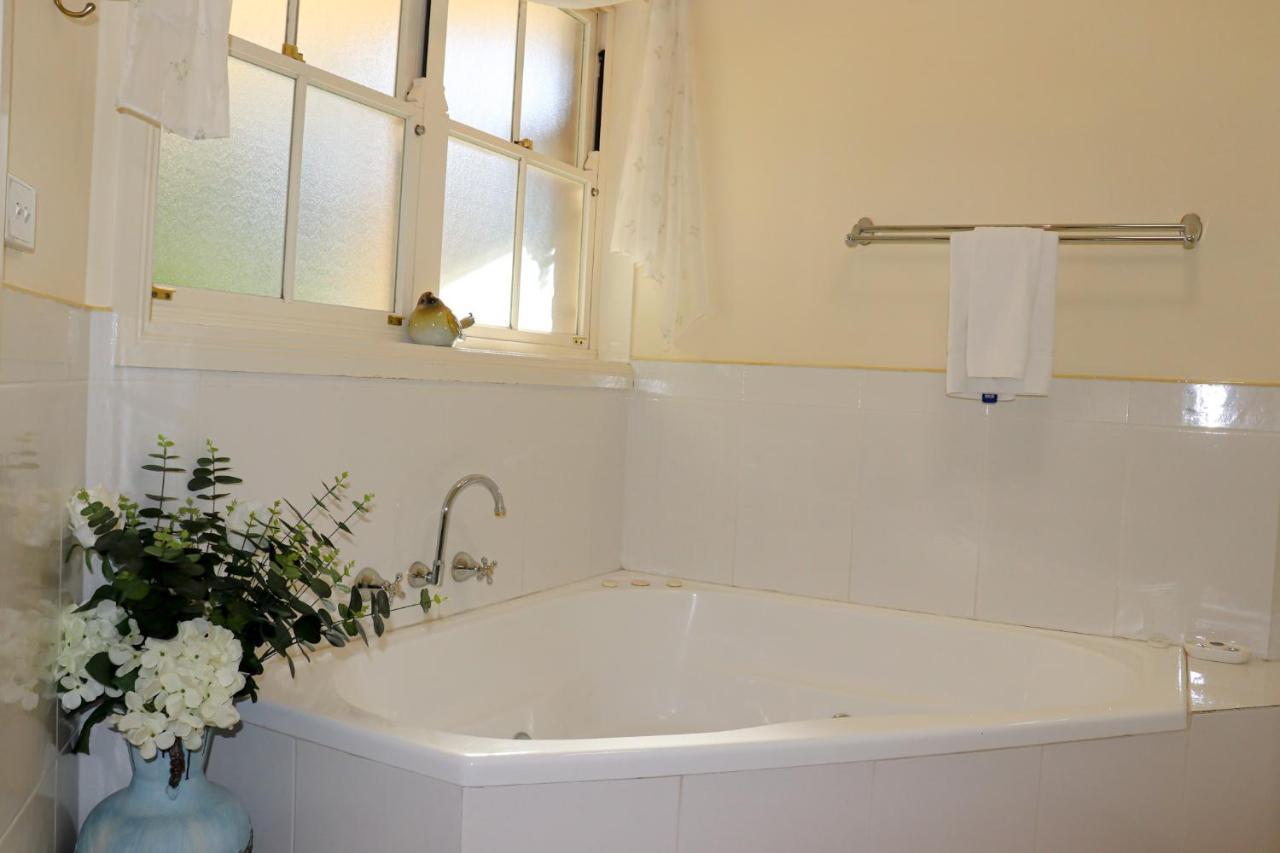 Plumes Boutique Bed & Breakfast Тамворт Екстер'єр фото