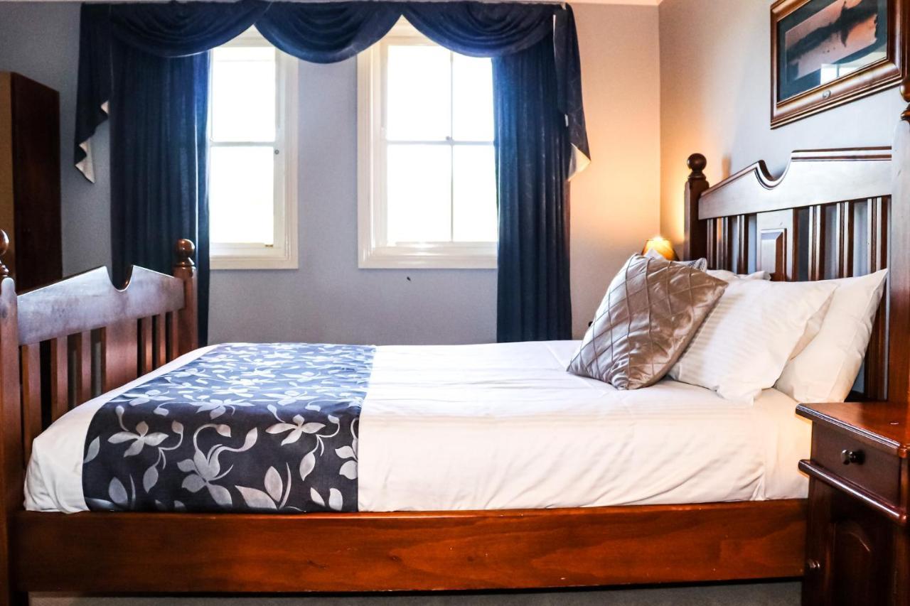 Plumes Boutique Bed & Breakfast Тамворт Екстер'єр фото